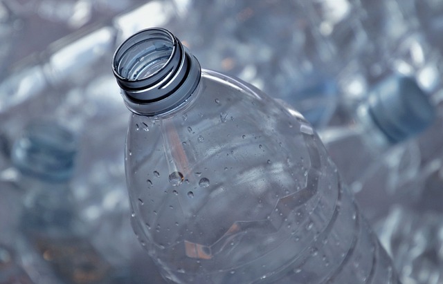 Aus Plastikflaschen können giftige Chemikalien in das Trinkwasser gelangen