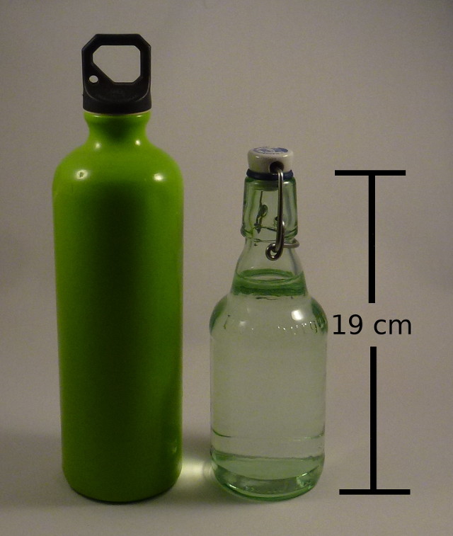 Trinkwasserflaschen aus Aluminium und Glas als Ersatz für Plastikflaschen