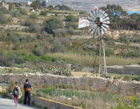 Windkraftanlage als Widerstandsläufer auf Malta (Wasserpumpe zur Bewässerung)