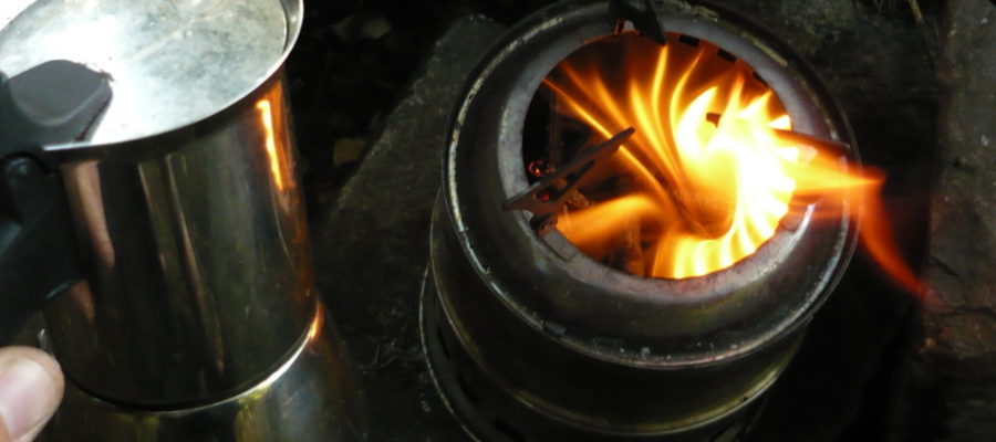 Test von einem Holzgas-Campingkocher / Holzvergaser