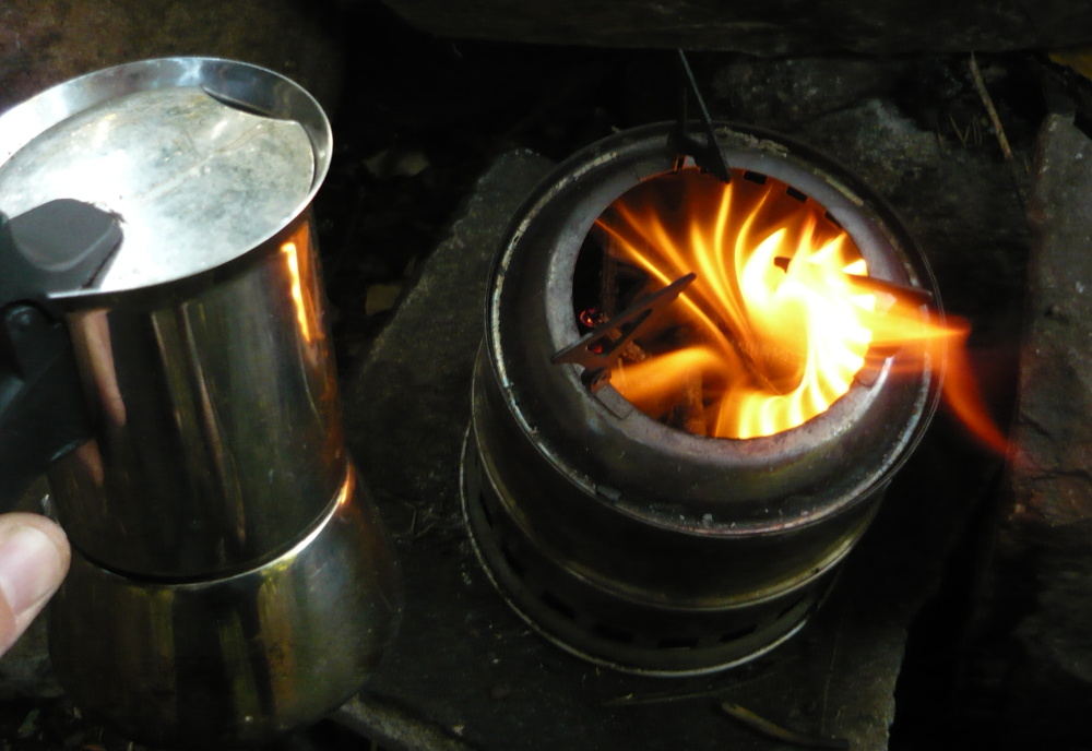 Test von einem Holzgas-Campingkocher / Holzvergaser