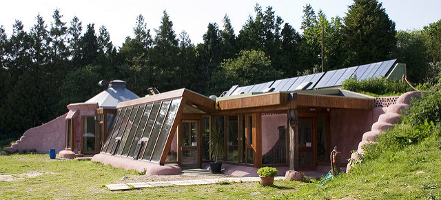 Earthships – Energieautarke Häuser als kostengünstige Öko-Architektur