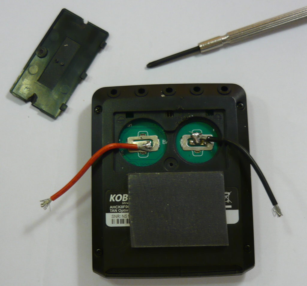 USB-Kabel auf die Batterie-Federn löten