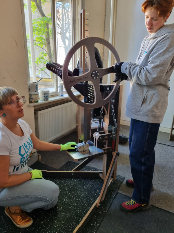 Spritzgussmaschine für das Recycling von Plastikmüll